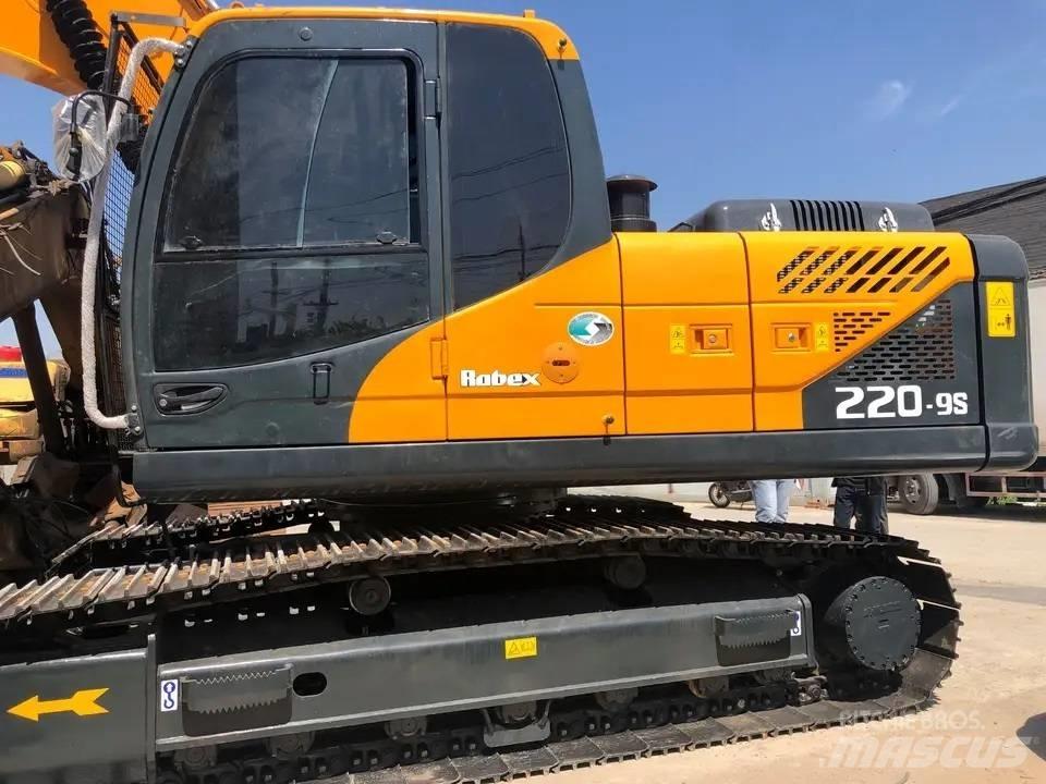 Hyundai R220-9s Roomikekskavaatorid
