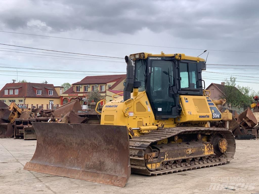 Komatsu D 51 PX-24 Buldooserid