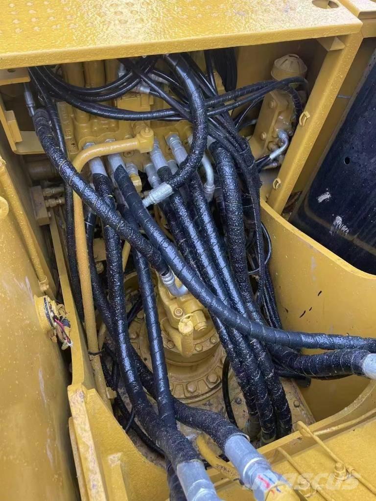 CAT 320 D2 Roomikekskavaatorid