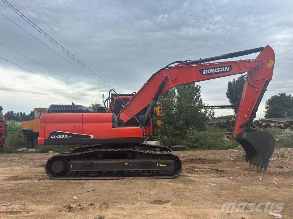 Doosan DX 225 Roomikekskavaatorid