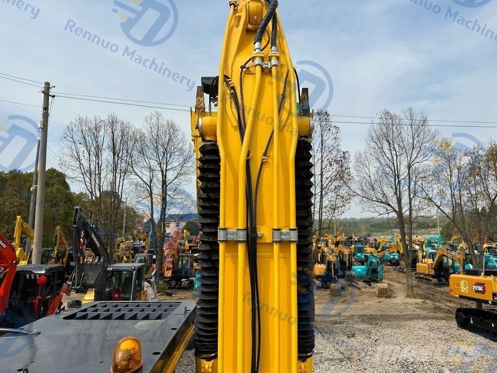 Komatsu PC200-8 Roomikekskavaatorid