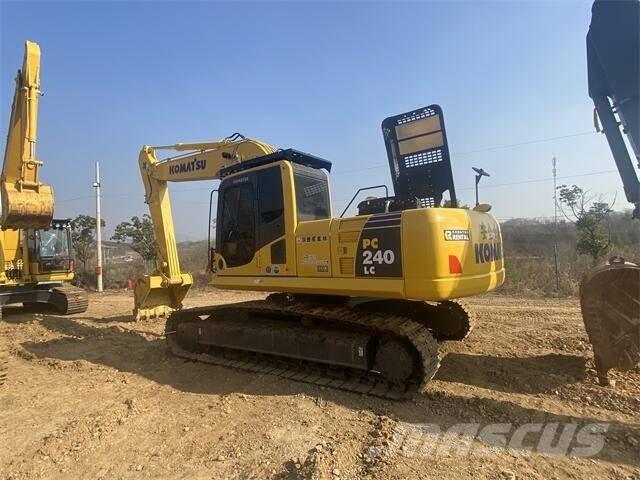 Komatsu PC 240-8 Roomikekskavaatorid