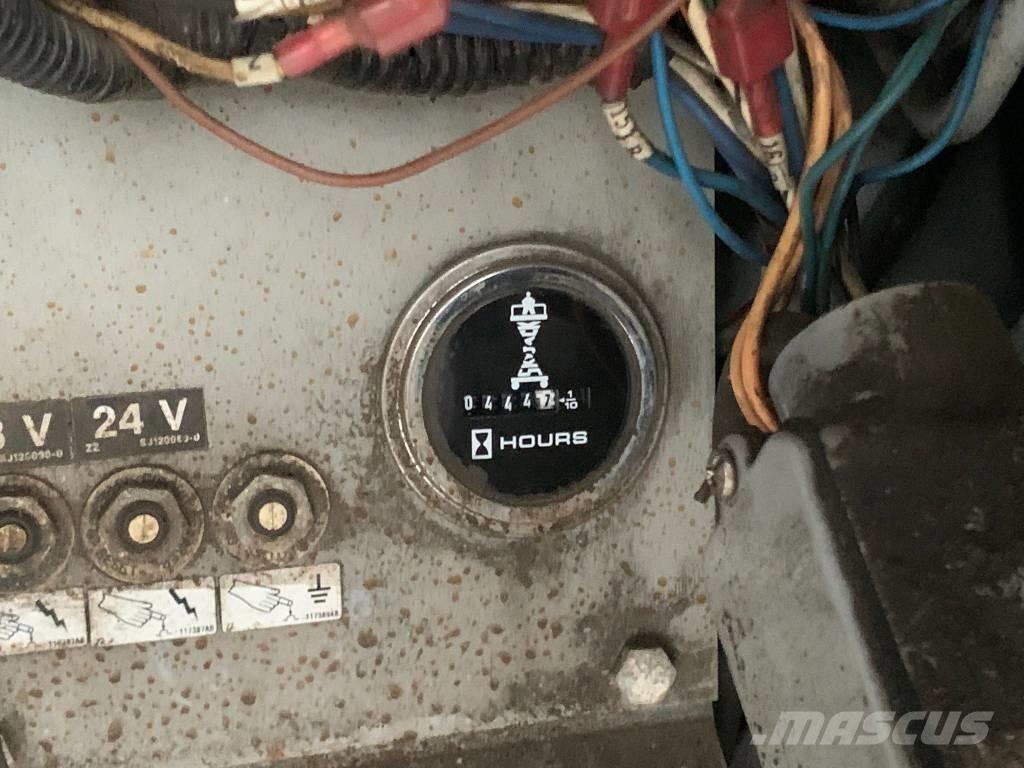 SkyJack SJ 8841 Käärtõstukid