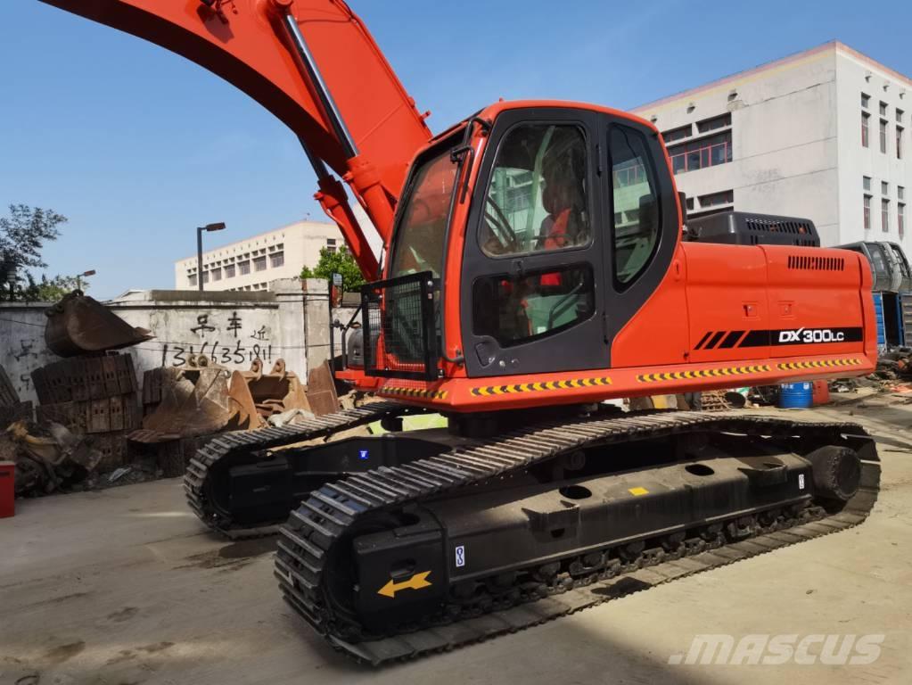 Doosan DX 300 Roomikekskavaatorid