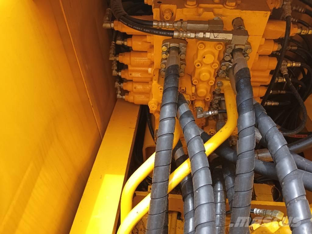 Komatsu PC 220-8 Roomikekskavaatorid