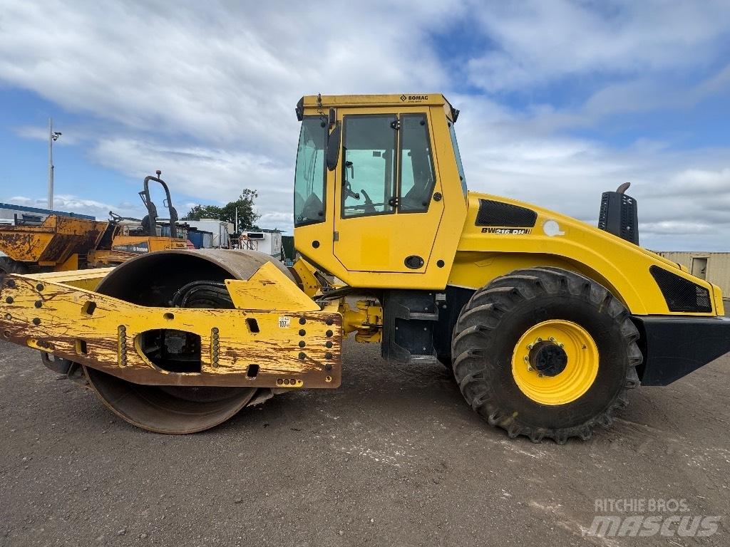 Bomag BW 216 D H-4 Ühe trumliga rullid