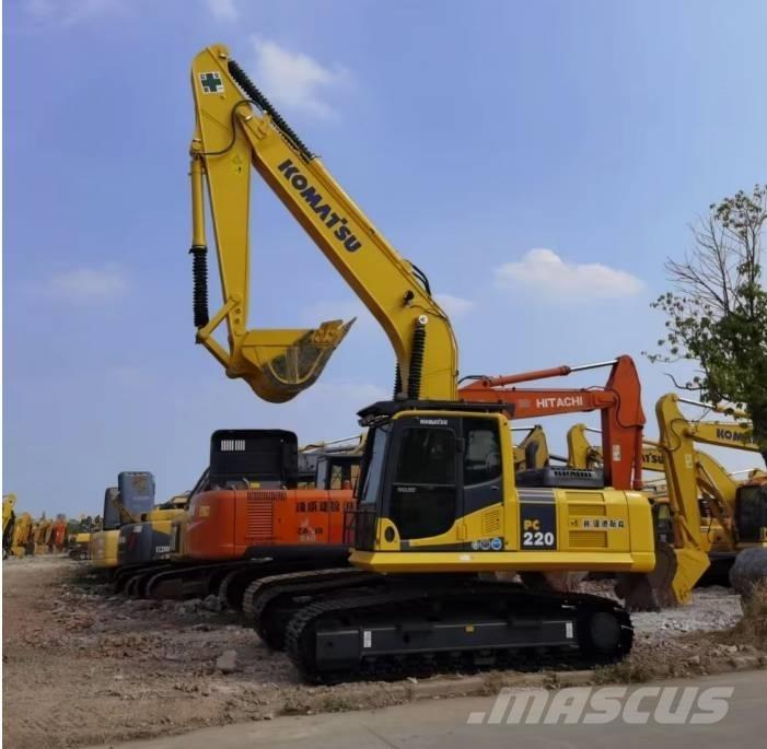 Komatsu PC220-8 Roomikekskavaatorid