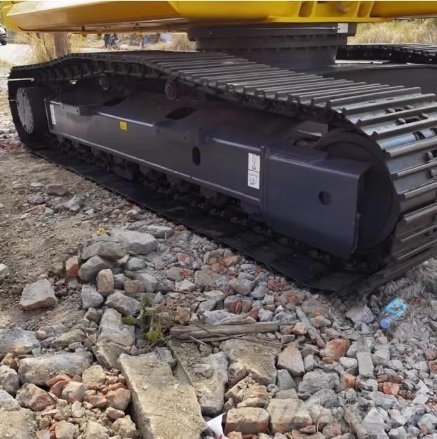 Komatsu PC220-8 Roomikekskavaatorid