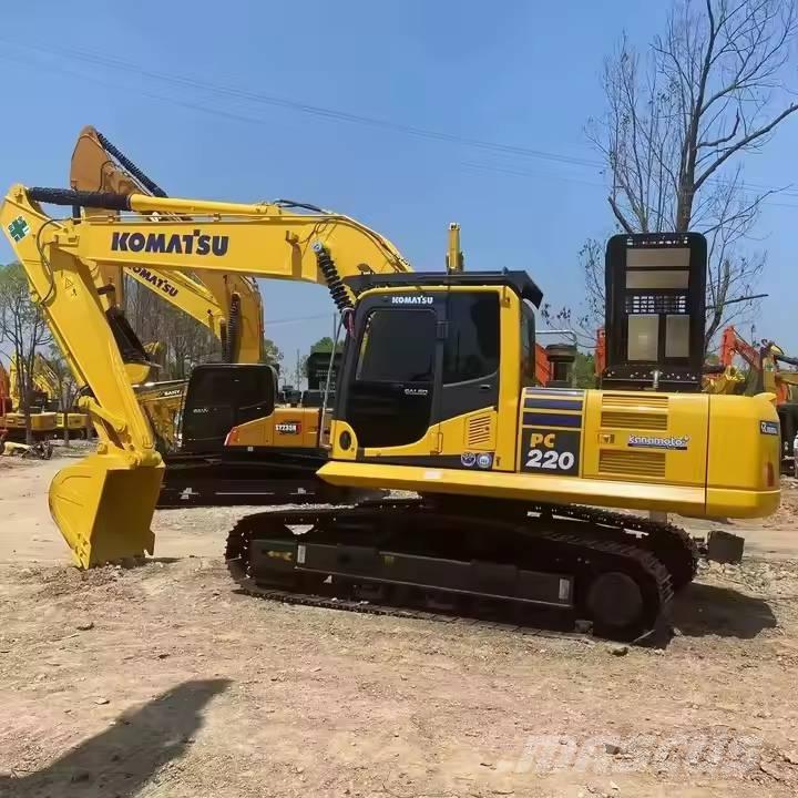 Komatsu PC220-8 Roomikekskavaatorid