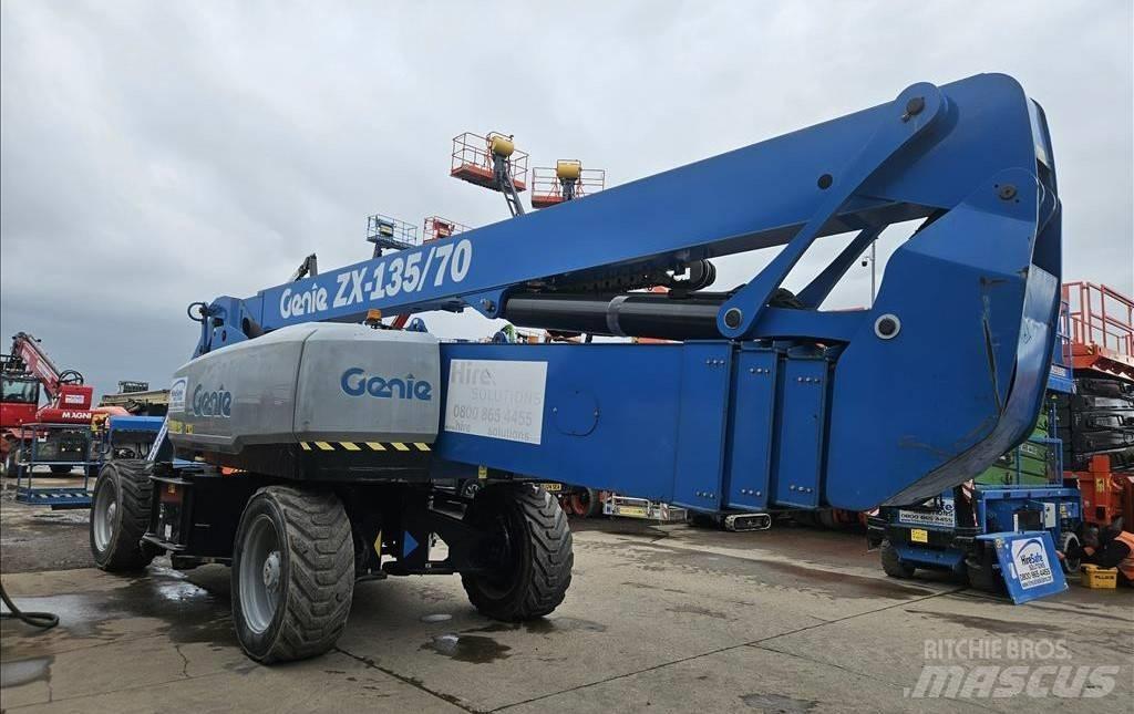 Genie ZX 135/70 Iseliikuvad poomtõstukid