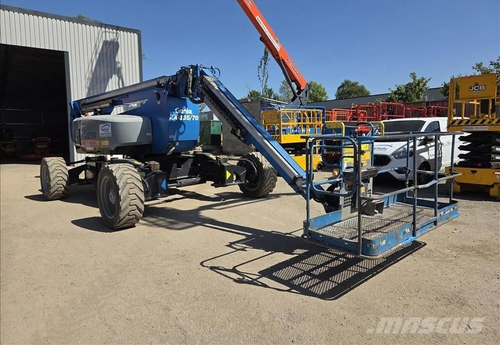 Genie ZX 135/70 Iseliikuvad poomtõstukid