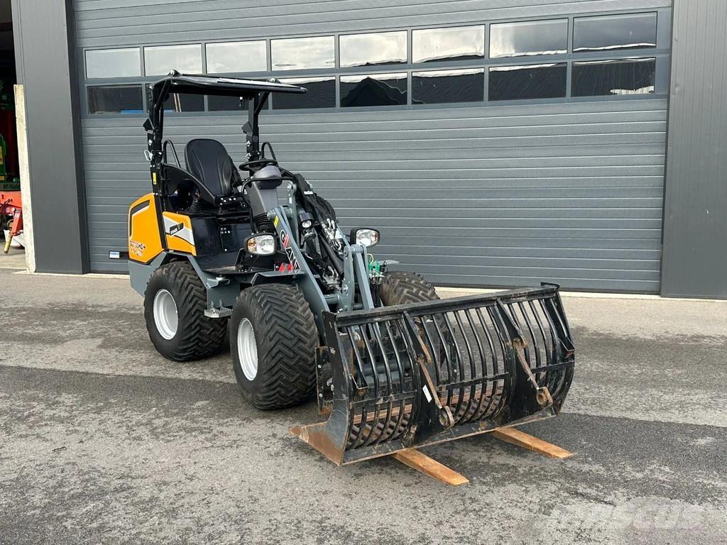 GiANT G2700HD+ Väikelaadurid