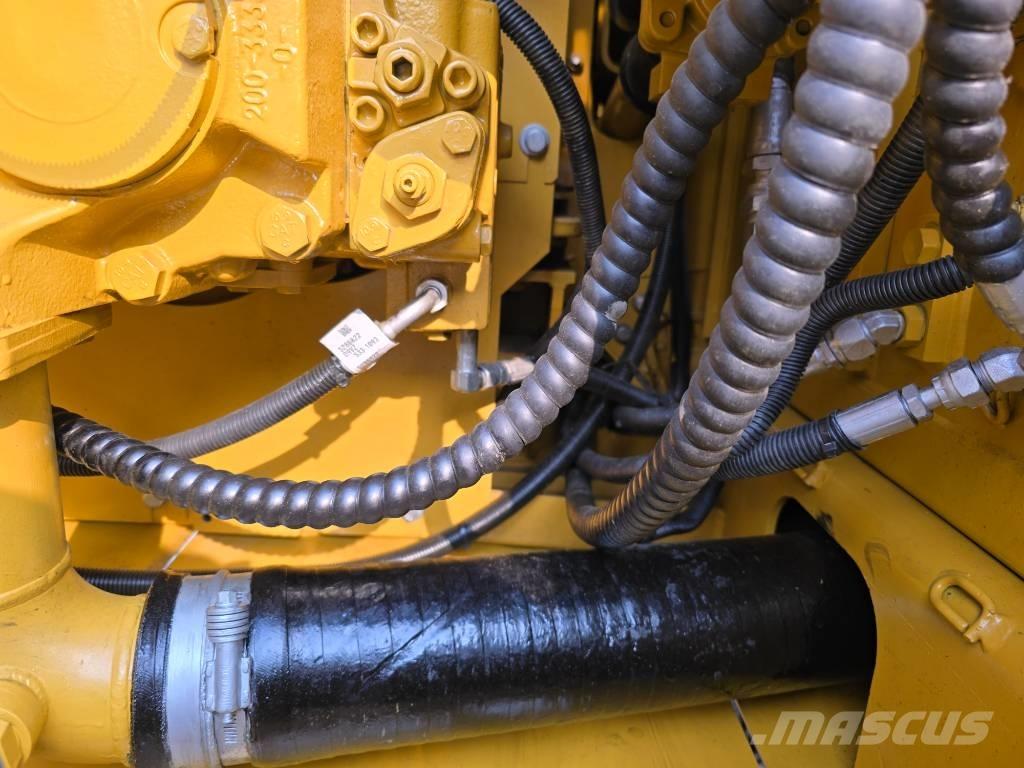 CAT 320D Roomikekskavaatorid