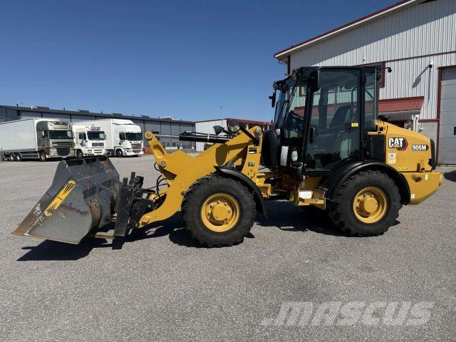 CAT 906M Rataslaadurid