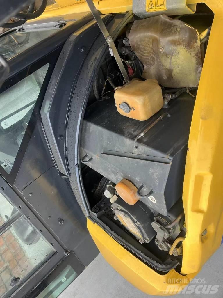 Komatsu PC 40 MR-2 Roomikekskavaatorid