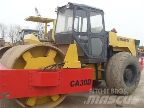 Dynapac CA 30 D Ühe trumliga rullid