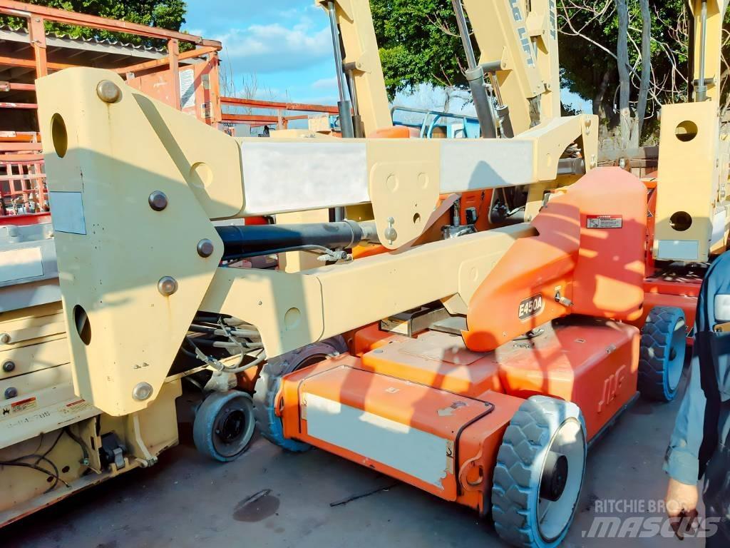 JLG E 450 A Iseliikuvad poomtõstukid