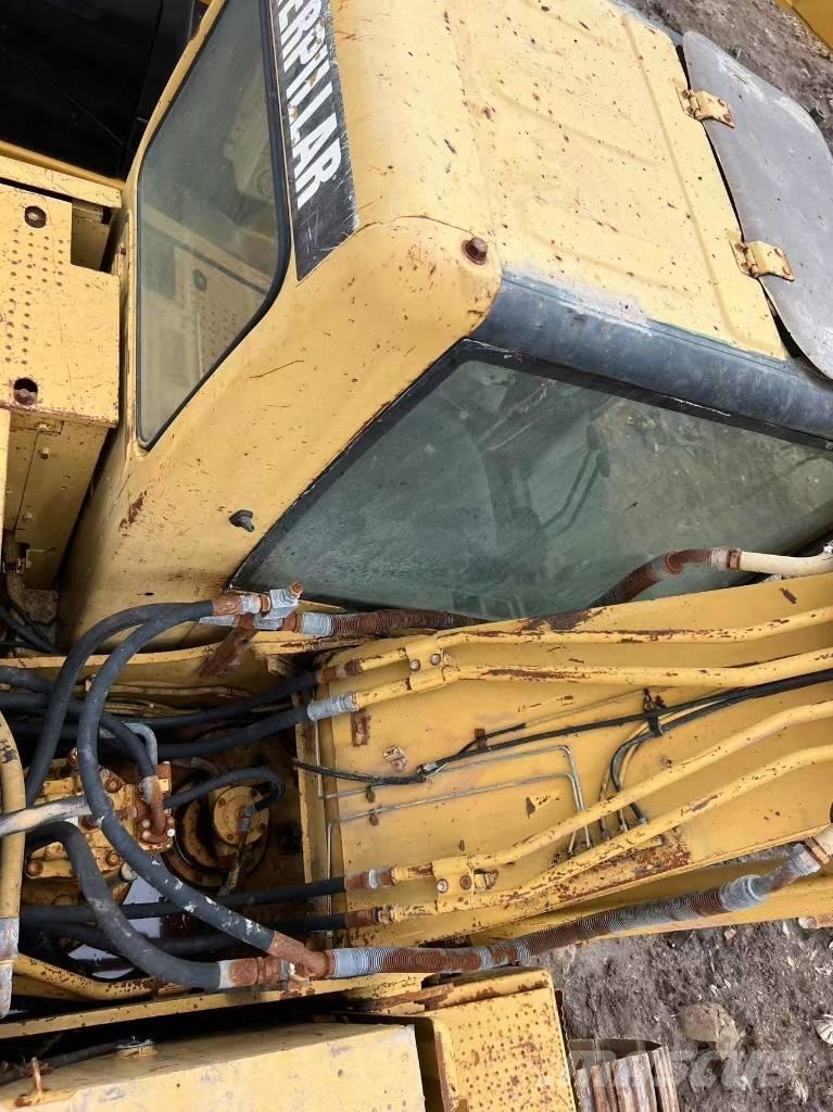 CAT 320 C Roomikekskavaatorid