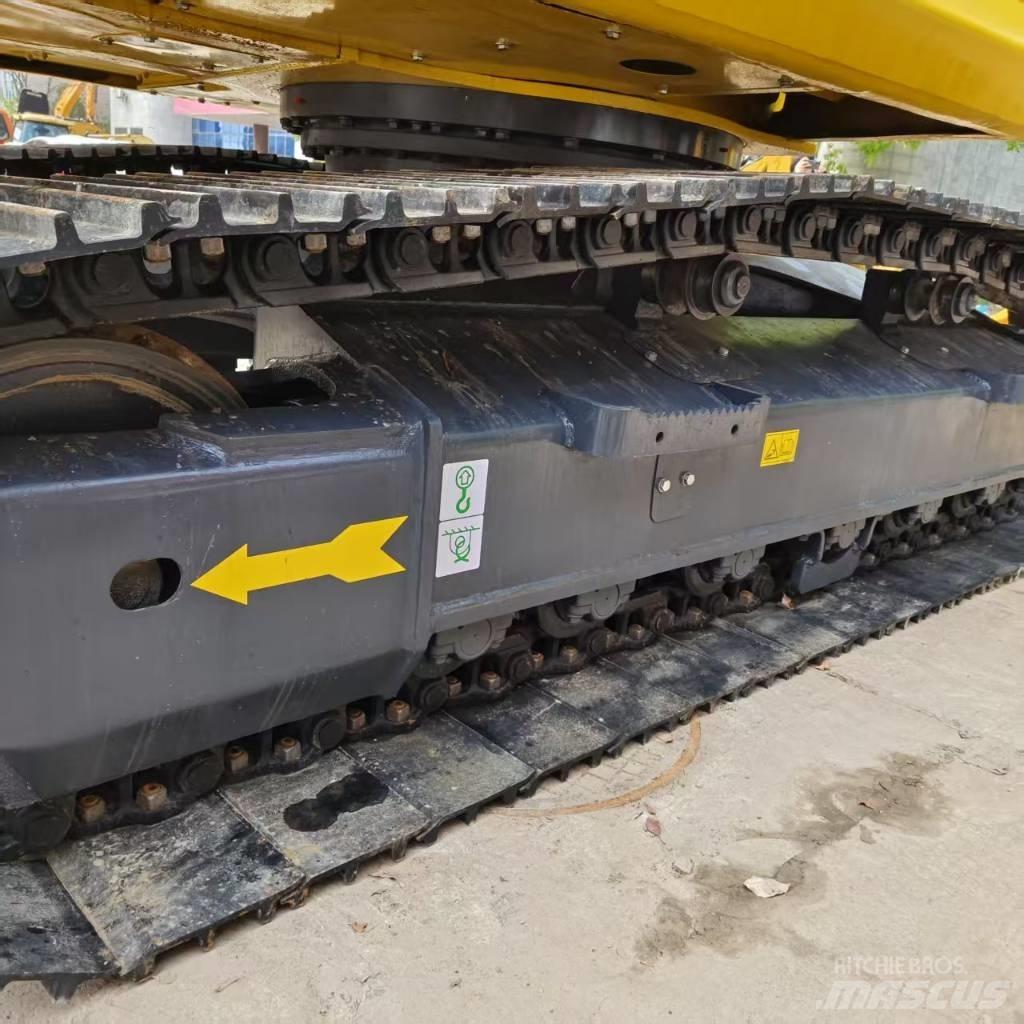 Komatsu PC 200-7 Roomikekskavaatorid