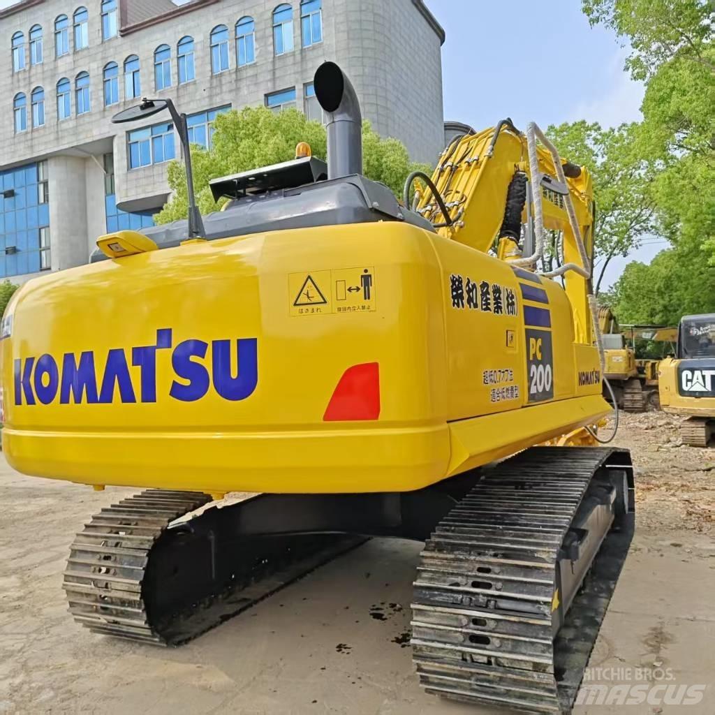 Komatsu PC 200-7 Roomikekskavaatorid