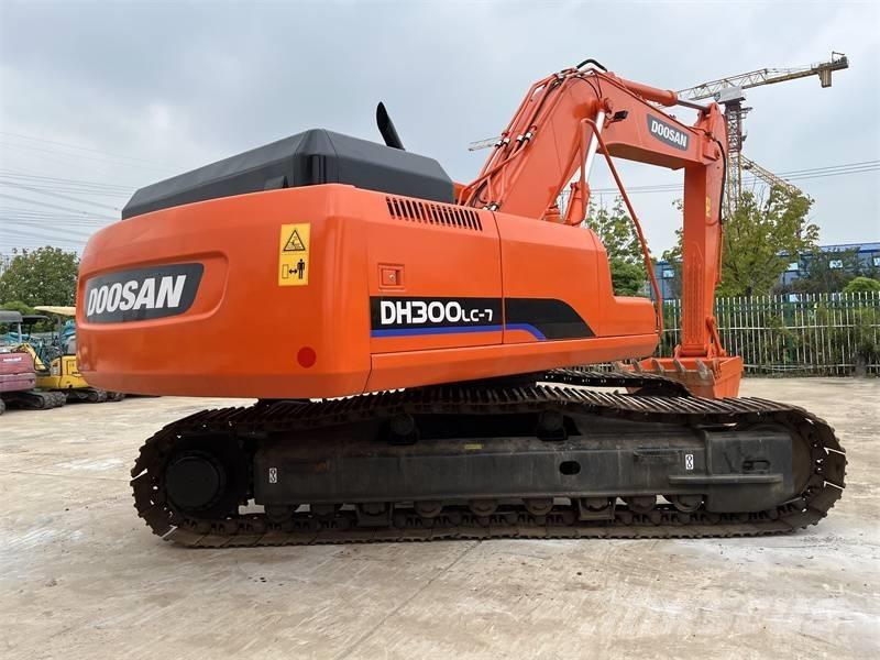 Doosan 300 Roomikekskavaatorid