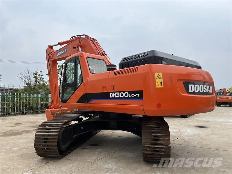 Doosan 300 Roomikekskavaatorid