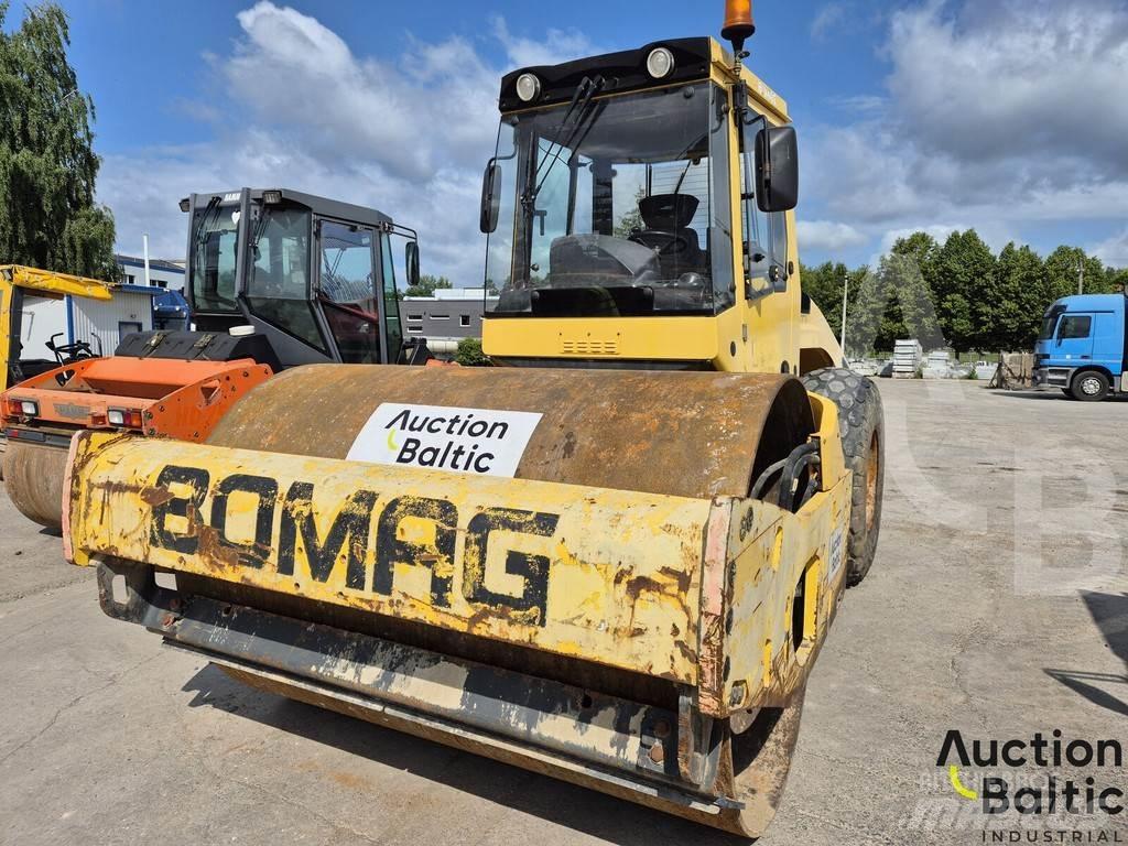 Bomag BW 211 D-4 Ühe trumliga rullid