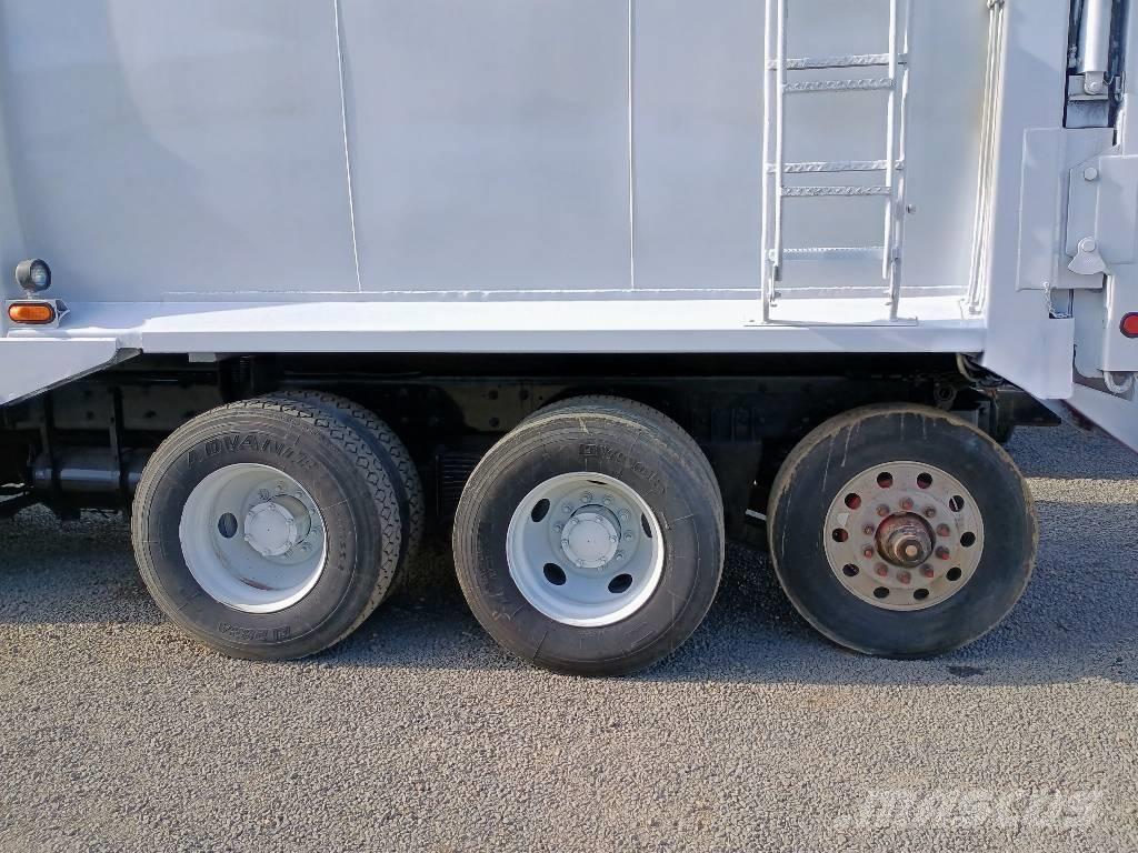 Mack LEU Prügiautod