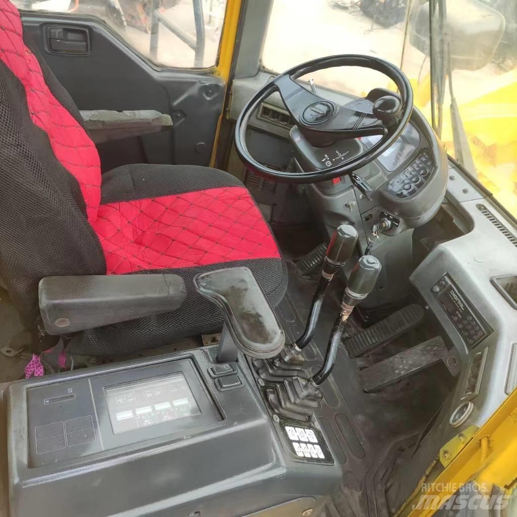 Komatsu WA 600 Rataslaadurid