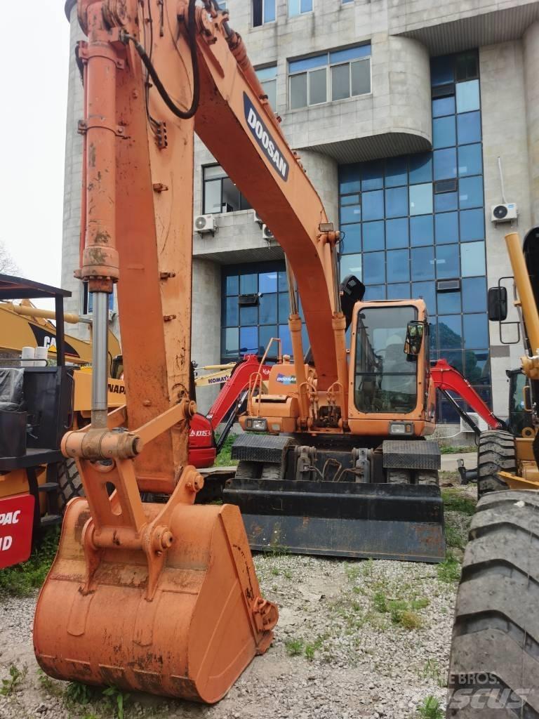 Doosan DH 210 W-7 Ratasekskavaatorid