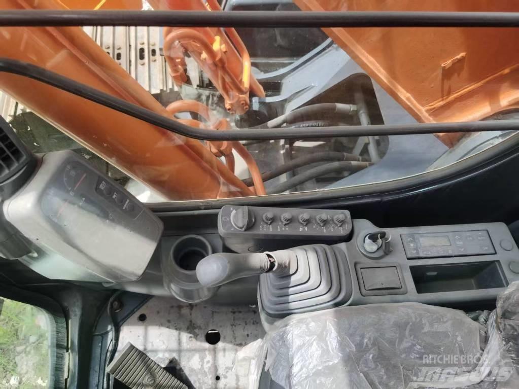 Hitachi ZX 200 Roomikekskavaatorid