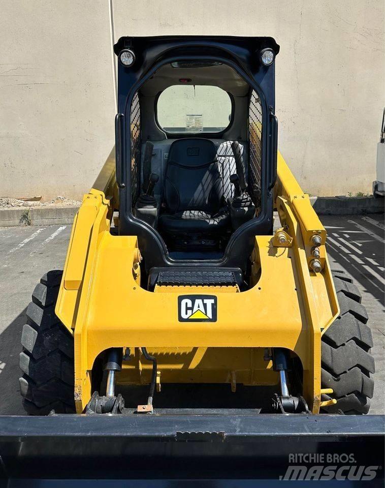CAT 246 D Kompaktlaadurid