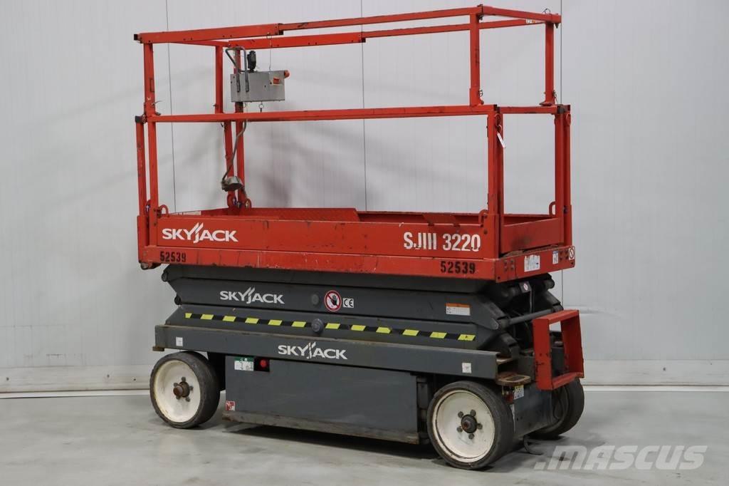 SkyJack SJ III3220 Käärtõstukid