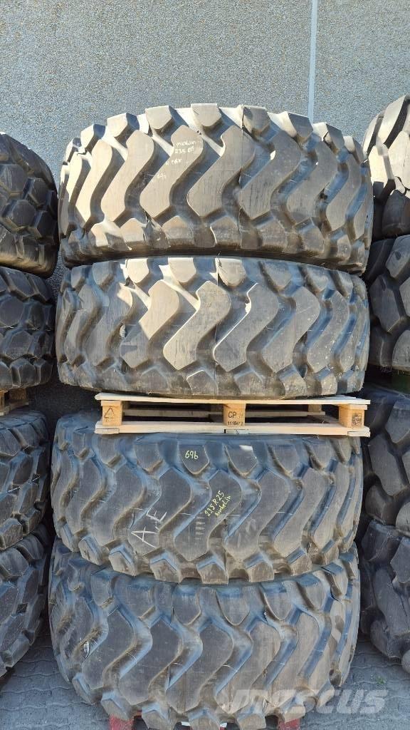 Michelin 23.5 R25 Rehvid, rattad ja veljed