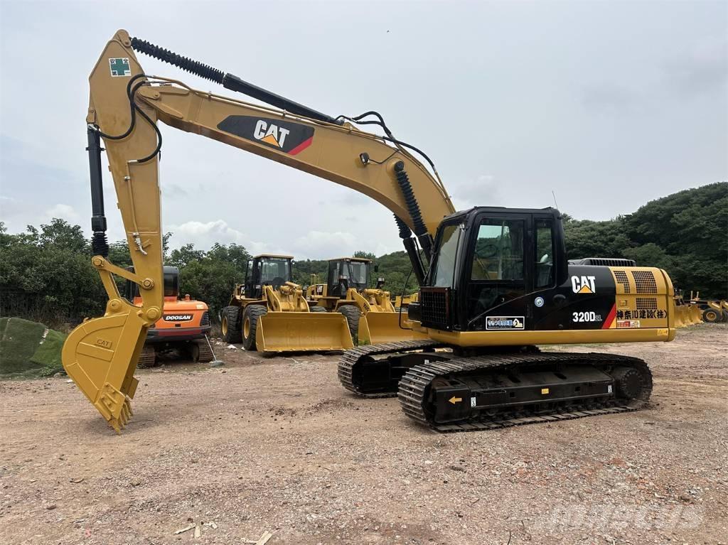 CAT 320 D Roomikekskavaatorid