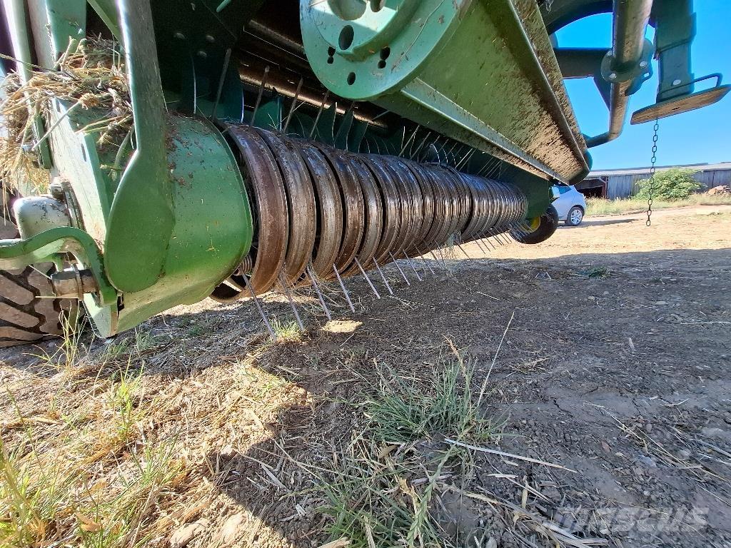 John Deere V461M Ruloonpressid