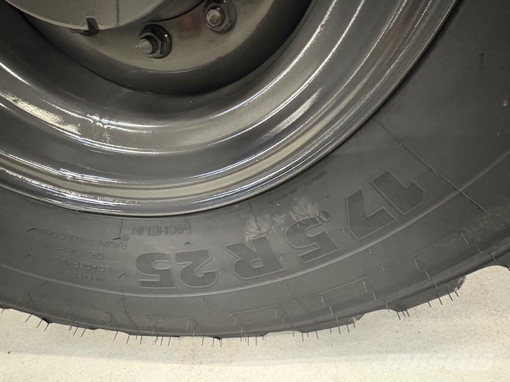 CASE 421 G Rataslaadurid