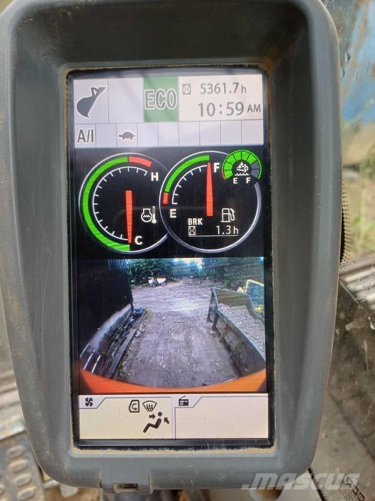 Hitachi ZX 135 US-6 Roomikekskavaatorid