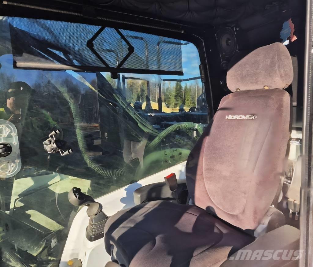 Hidromek HMK 300 LC Roomikekskavaatorid