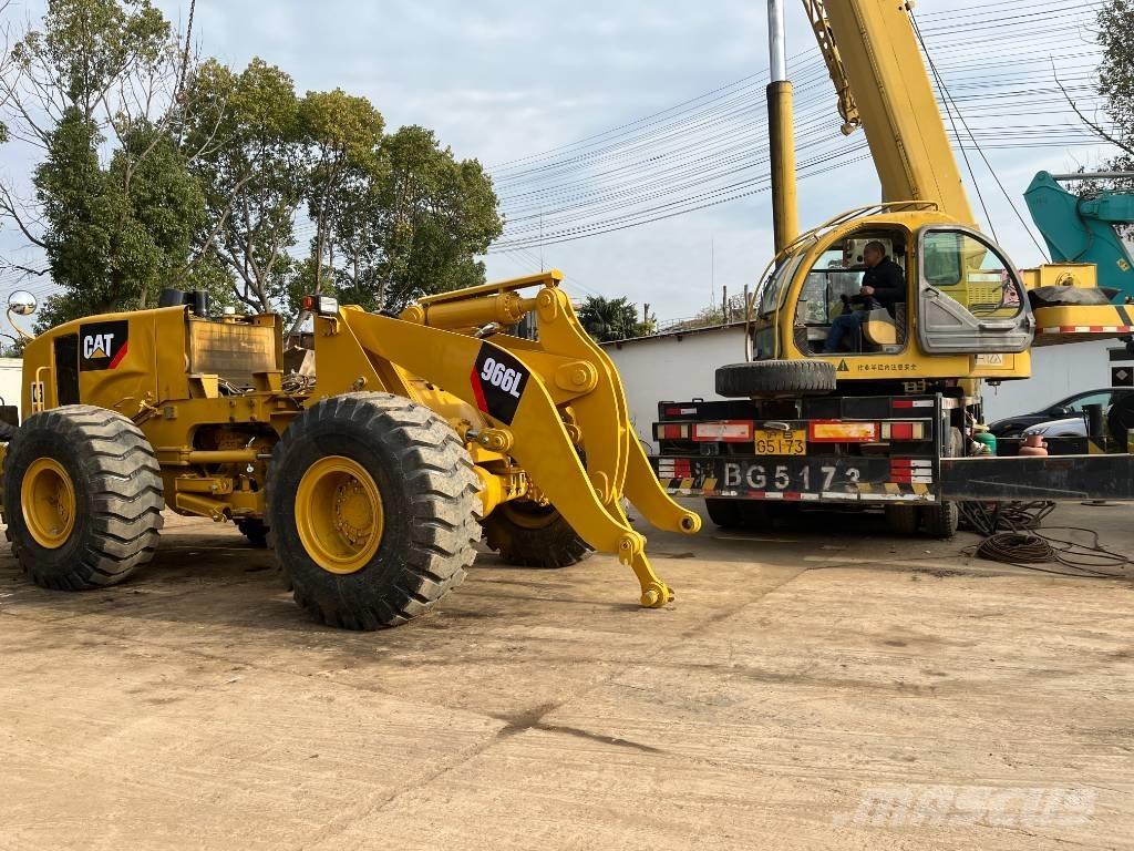 CAT 966 Rataslaadurid