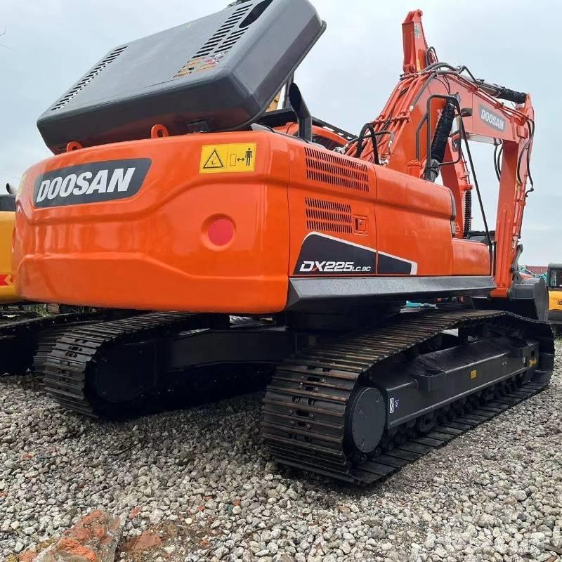 Doosan DX 225 Roomikekskavaatorid