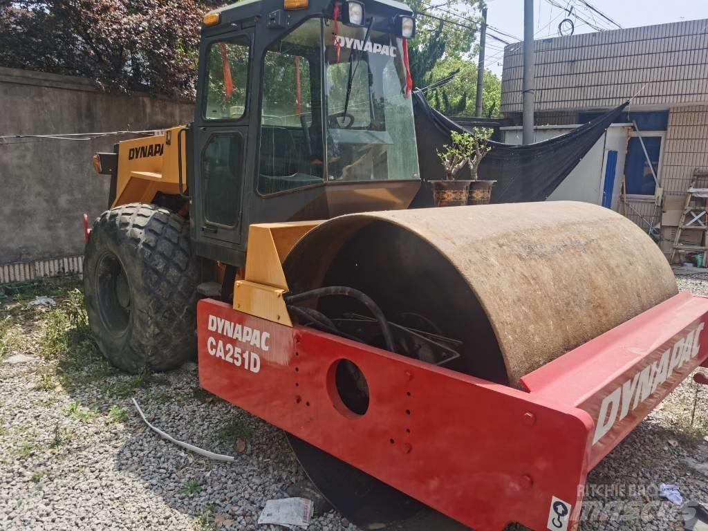 Dynapac CA 251 D Ühe trumliga rullid