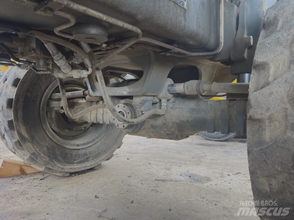 Liebherr A 910 Comp Sillad