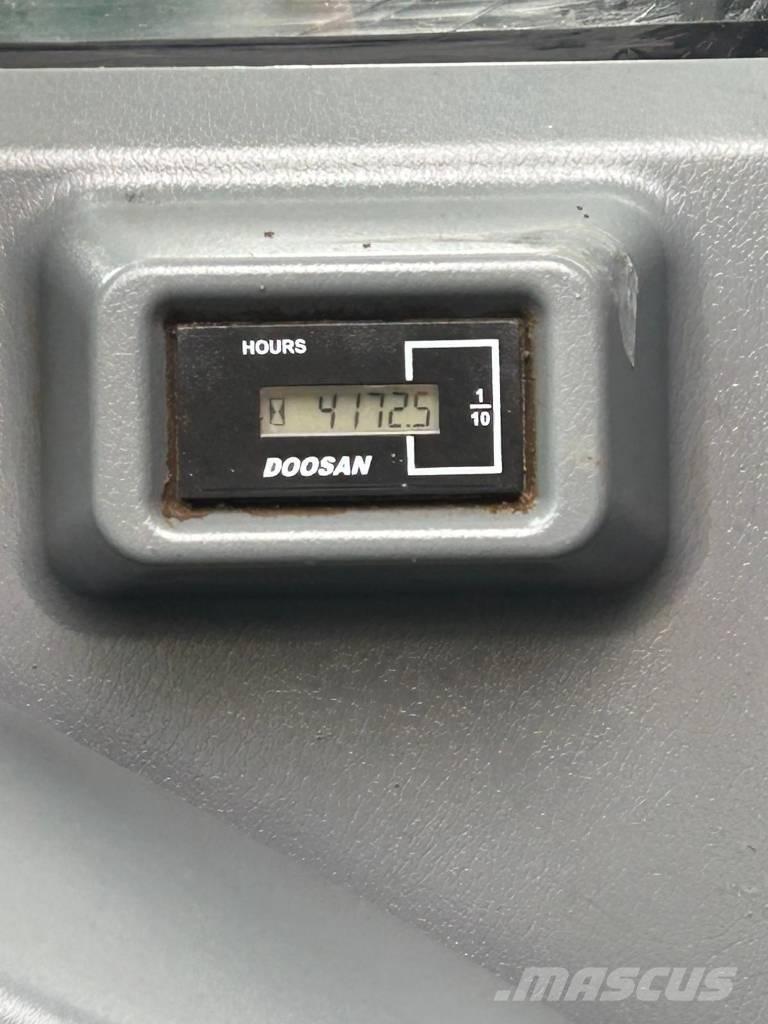 Doosan DX140LCR-7 Roomikekskavaatorid