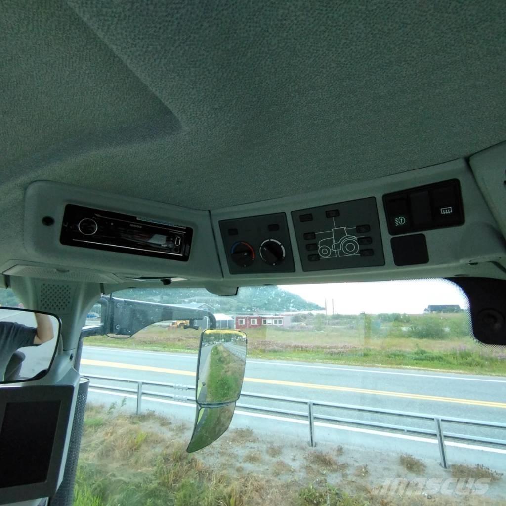 CLAAS Axion 830 Traktorid