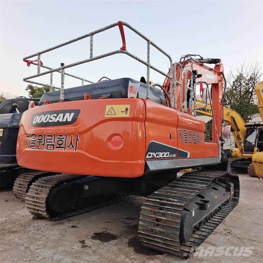 Doosan DX300LC-9C Roomikekskavaatorid