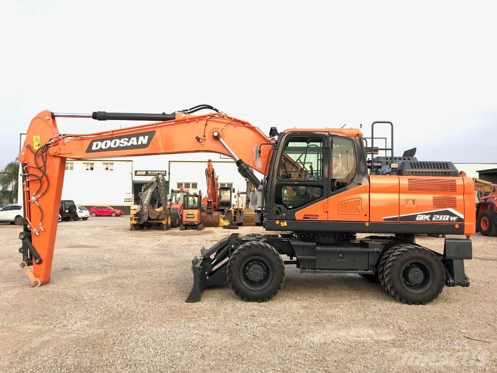 Develon DX 210 W-7 Ratasekskavaatorid