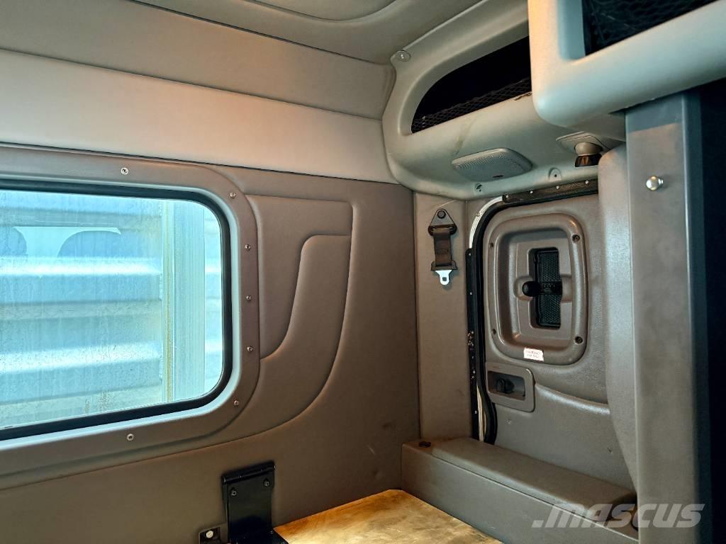 Peterbilt 388 Sadulveokid