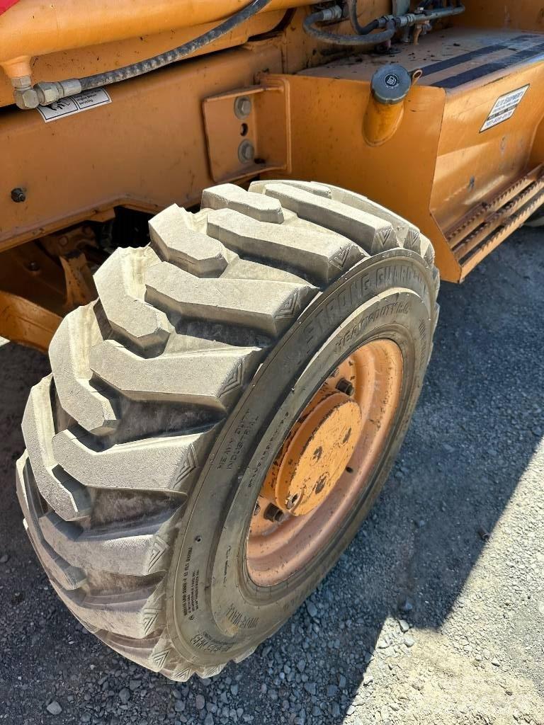 CASE 570 M XT Rataslaadurid