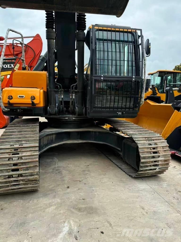 Hyundai R220LC-9S Roomikekskavaatorid